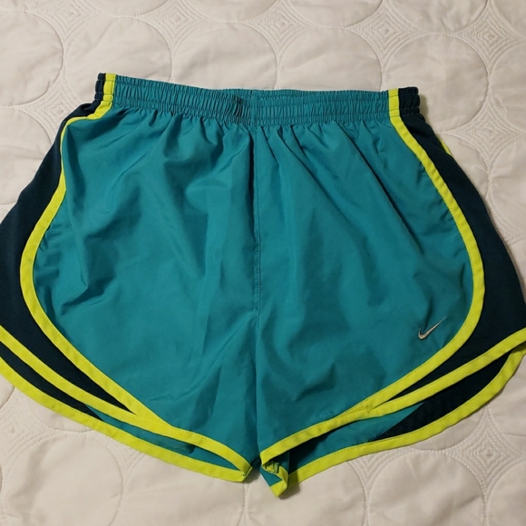 hunter green nike shorts